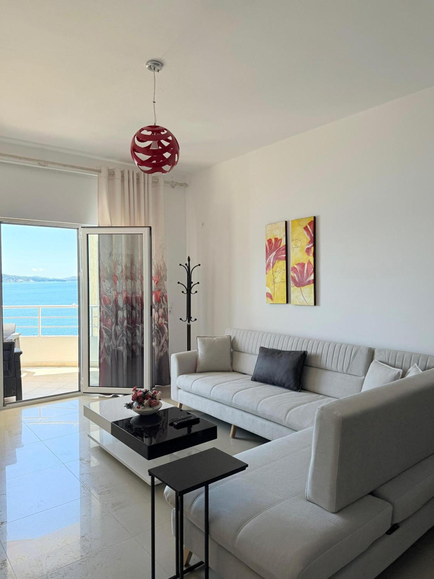 Red Infinity Seaview Apartment *