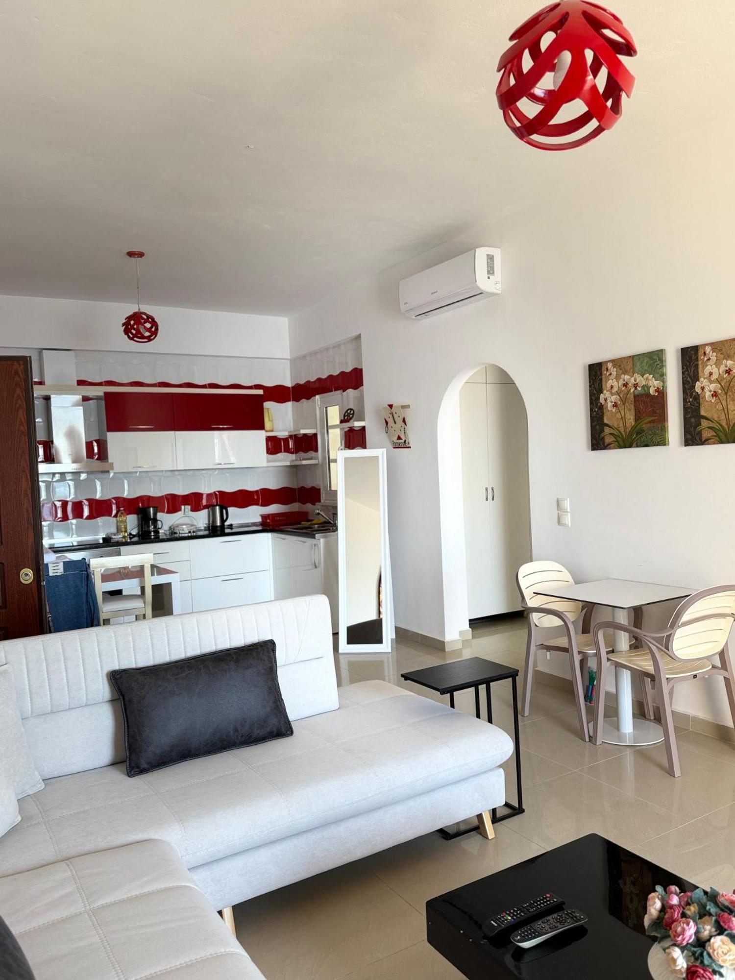 Red Infinity Seaview * Sarande